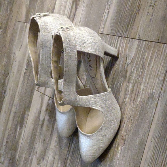 Life Stride Giovanni 2 pumps, Silver Size 9, Flex, Soft System - Picture 4 of 6